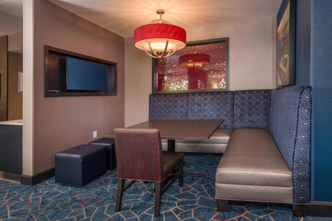 Fairfield Inn & Suites By Marriott Altoona Exterior photo