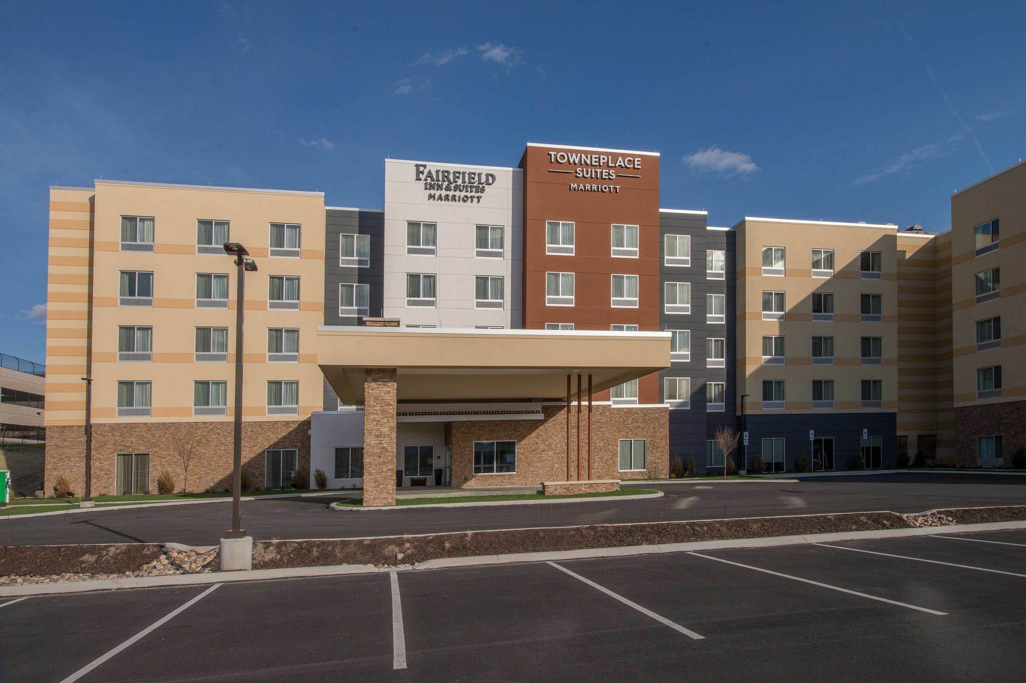 Fairfield Inn & Suites By Marriott Altoona Exterior photo